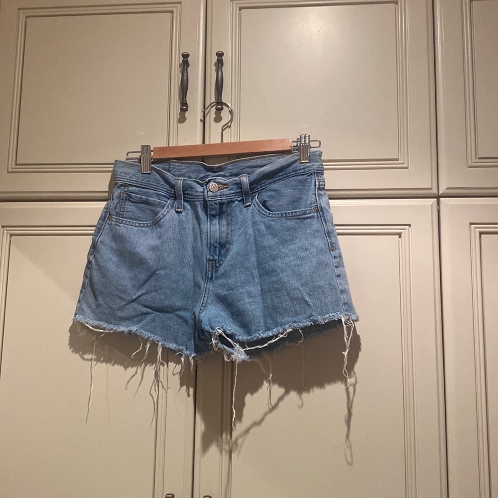SUPER CUTE LEVI SHORTS
